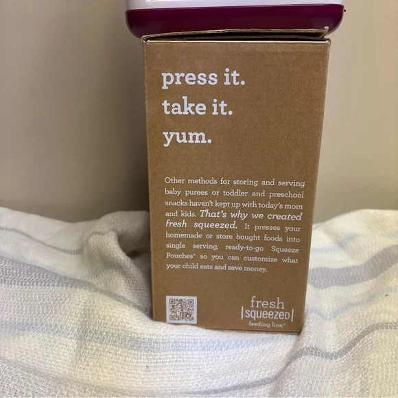 Infantino Fresh Squeezed Food Maker and Storage Pouches - Picture 2 of 7